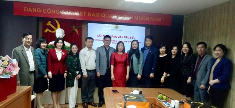 Công đoàn Giáo dục Việt Nam cũng động viên, gửi lời tri ân đến giảng viên nhân ngày Nhà giáo Việt Nam